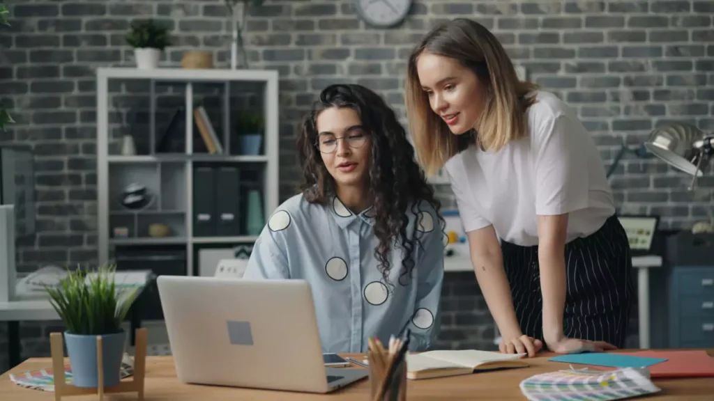 one woman showing the other tips for outcompeting on PC