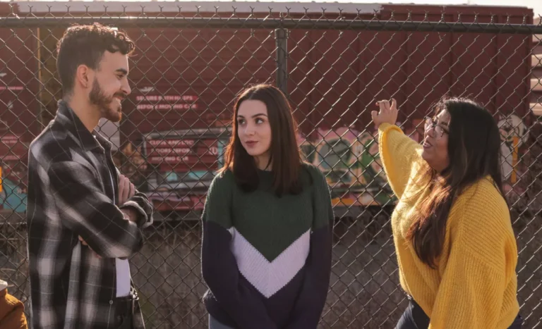 girl looking at a man she likes