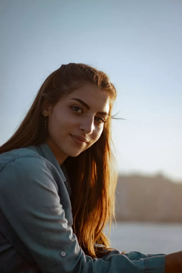 5 Signs A Girl Is Playing You