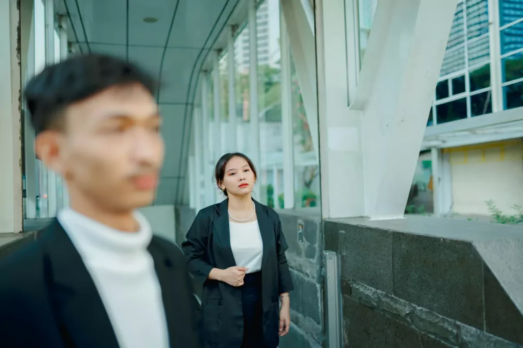 a female narcissist that likes a man