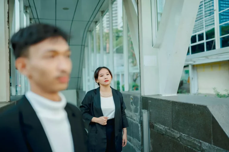 a female narcissist that likes a man