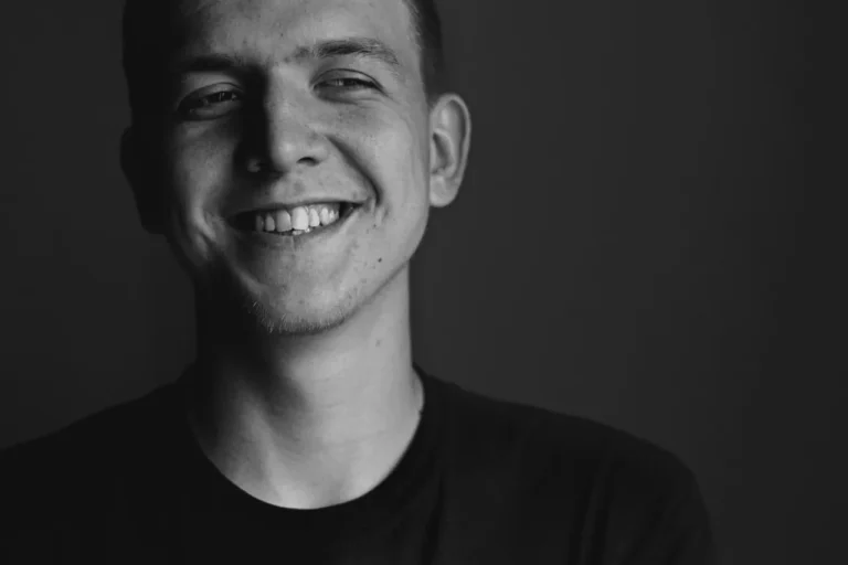 What Happens to Men Who Stay Single After 40?