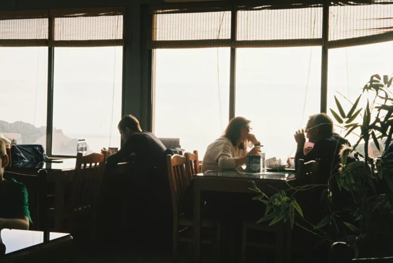 How to Actually Master Small Talk Even if You’re an Introvert