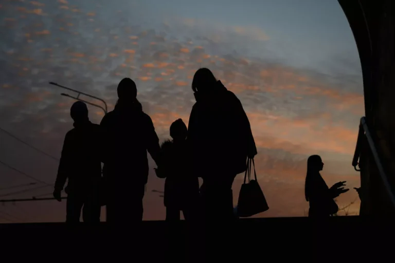 10 Habits That Make People “Want To Be Around You”