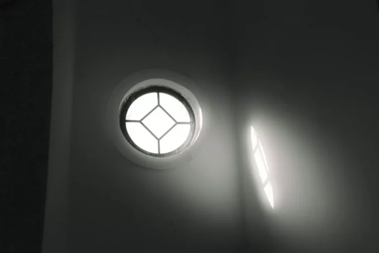 10 Wealth Traps That Quietly Keep You Poor