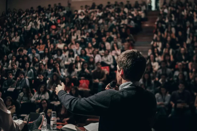 Public Speaking Tricks Politicians Use And How You Can Too