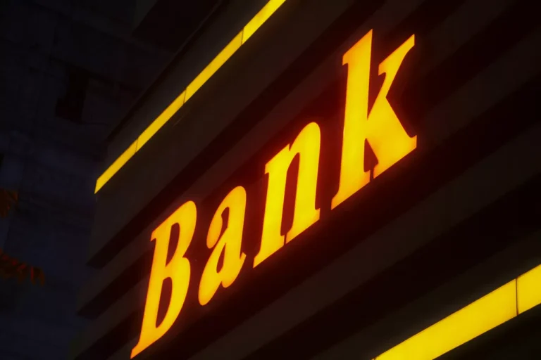 How Banks Treat You at Every Level of Wealth
