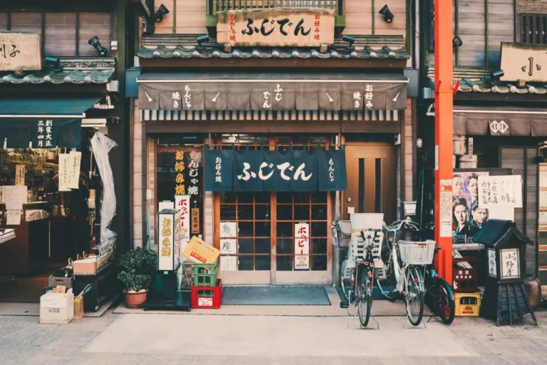 The Japanese Art of Being Alone: How to Feel Completely at Peace With No One Around