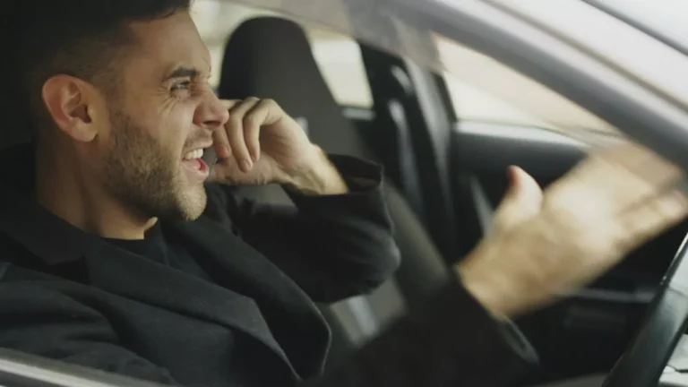 8 Signs You're Surrounded by the Wrong People